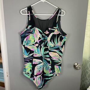 Torrid Womens 4 Active Wireless Mesh High Neck One Piece Swimsuit Floral NWT